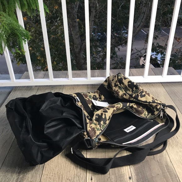 NWT Chuck Duffel Bag Navy Camo AUTHENTIC - Picture 6 of 8